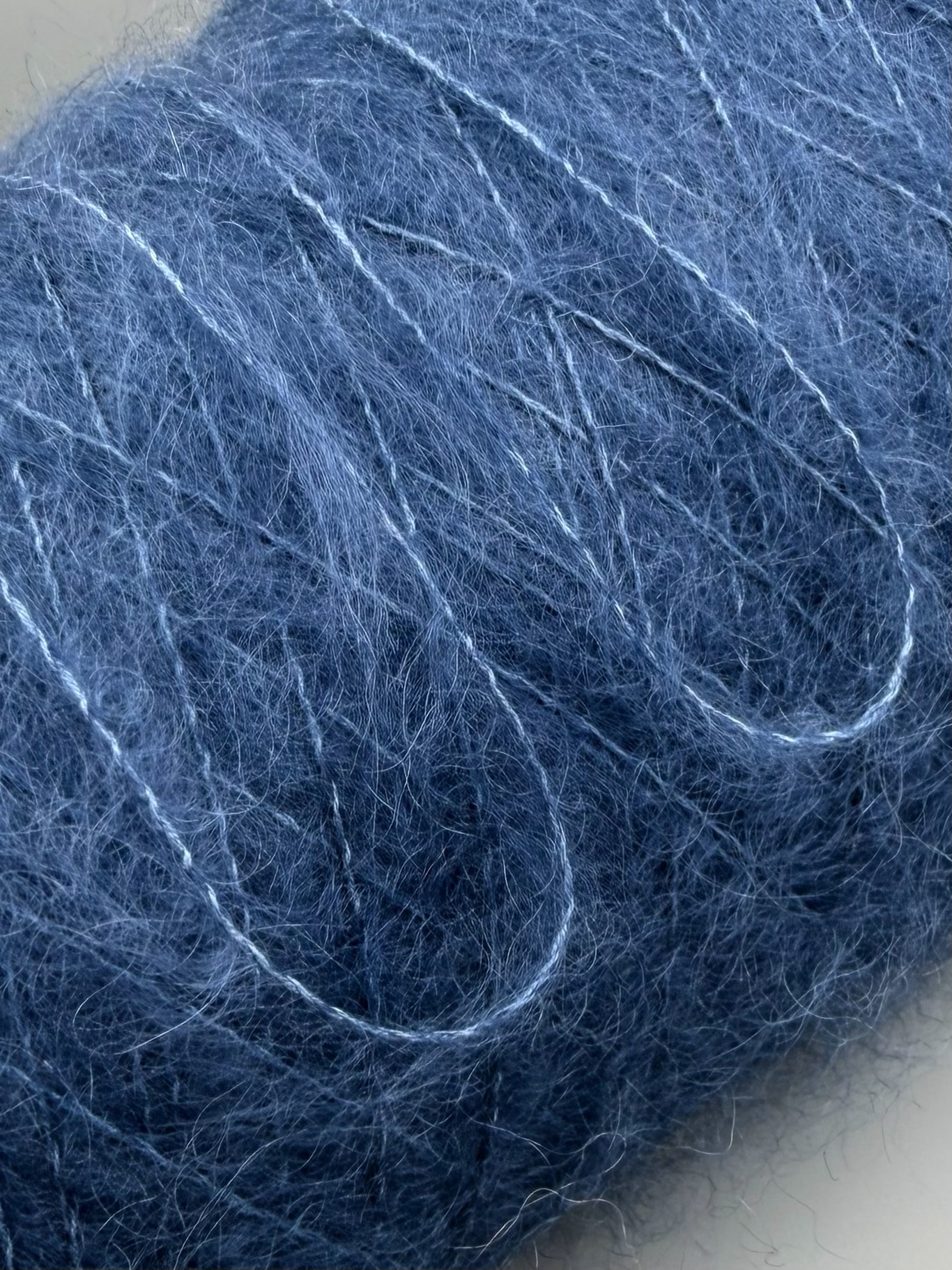 Sesia Eiffel – Fil Kid Mohair et Soie Mulberry 300m/100g Bleu jeans 5878